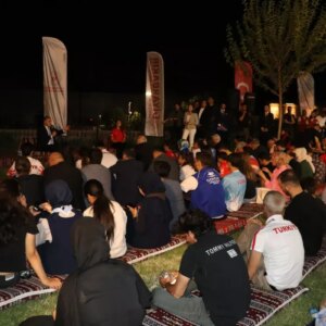 bakan bak diyarbakirda genclerle bulustu mSARSvKF