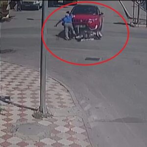 otomobil elektrikli bisiklete carpti yUXdv6K5