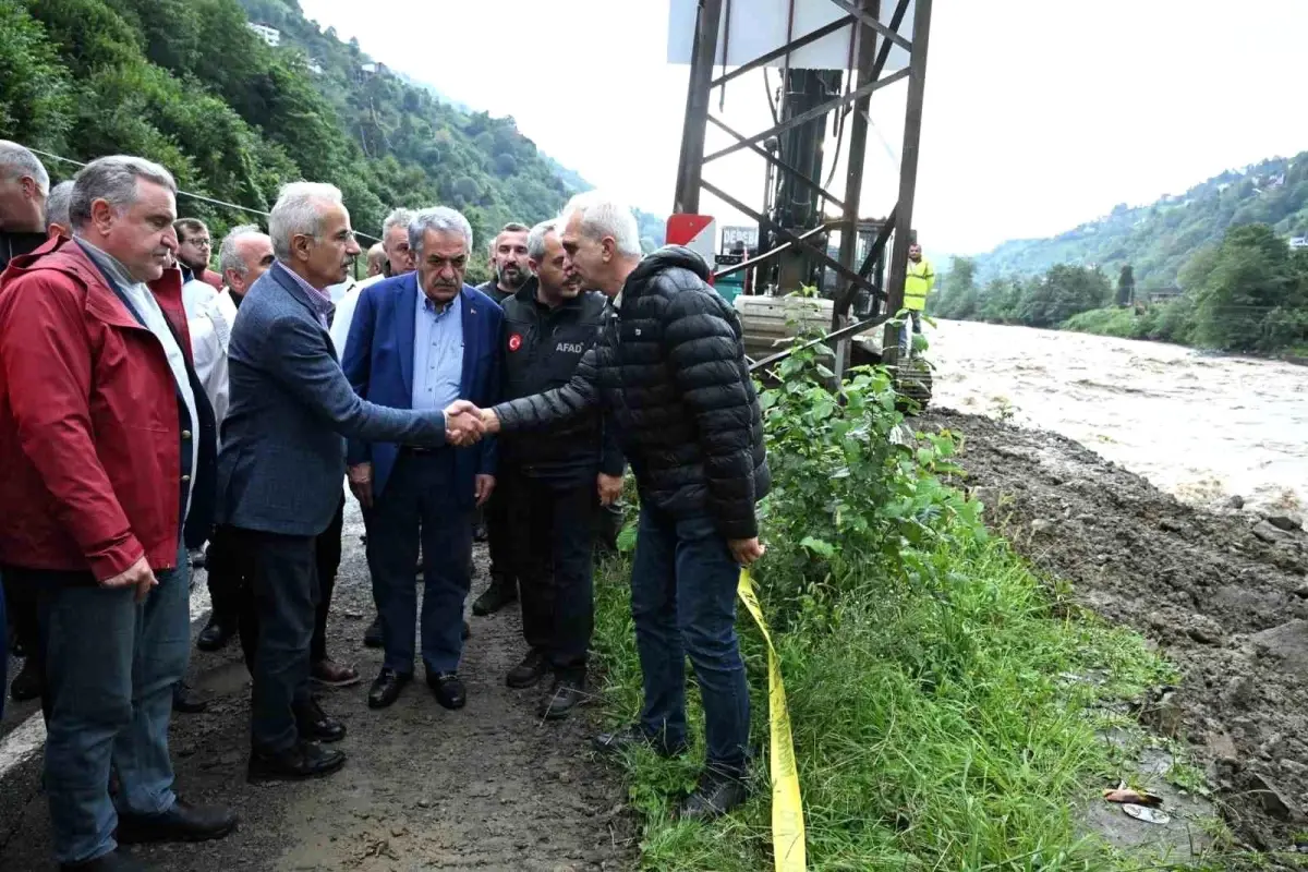 bakan uraloglu rizede sel calismalarini inceledi jV2q5Mk5