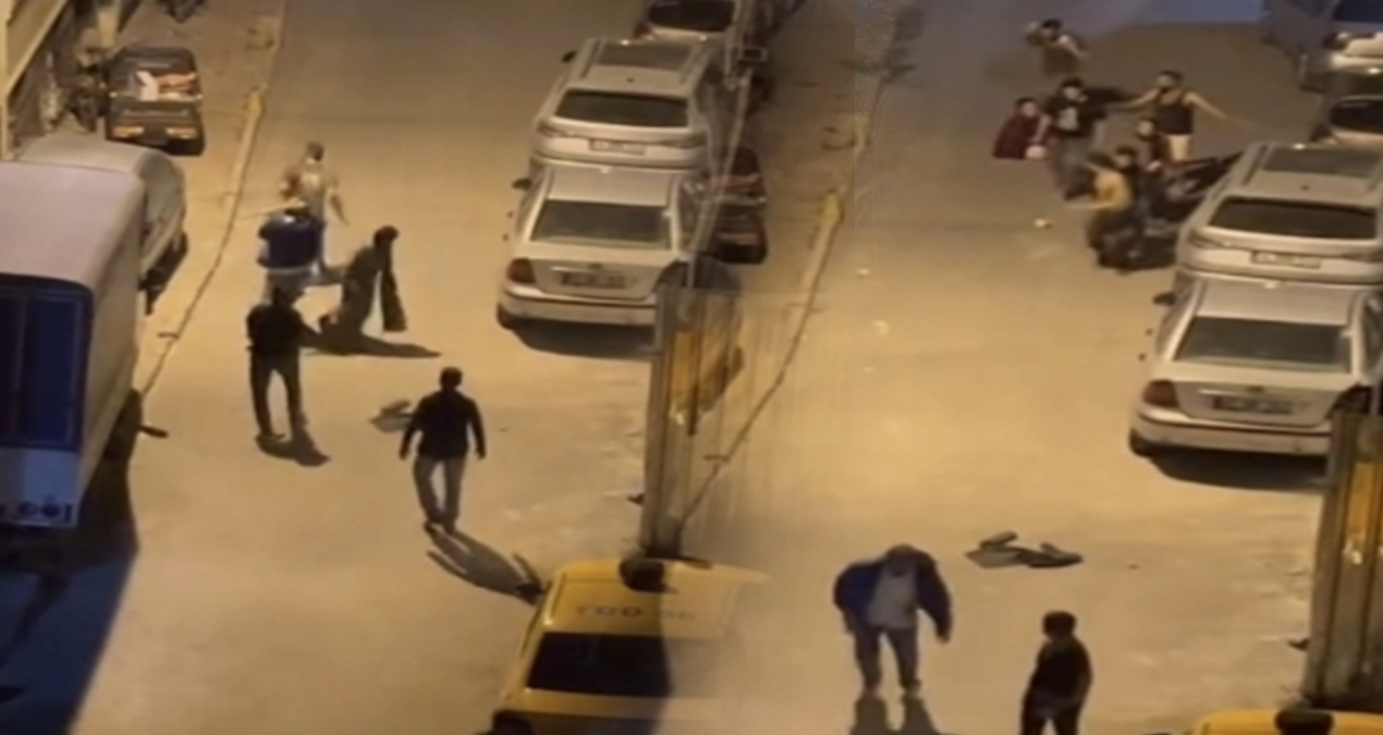 fatihte akil almaz kavga damacana icin birbirlerine girdiler kiKigFs2