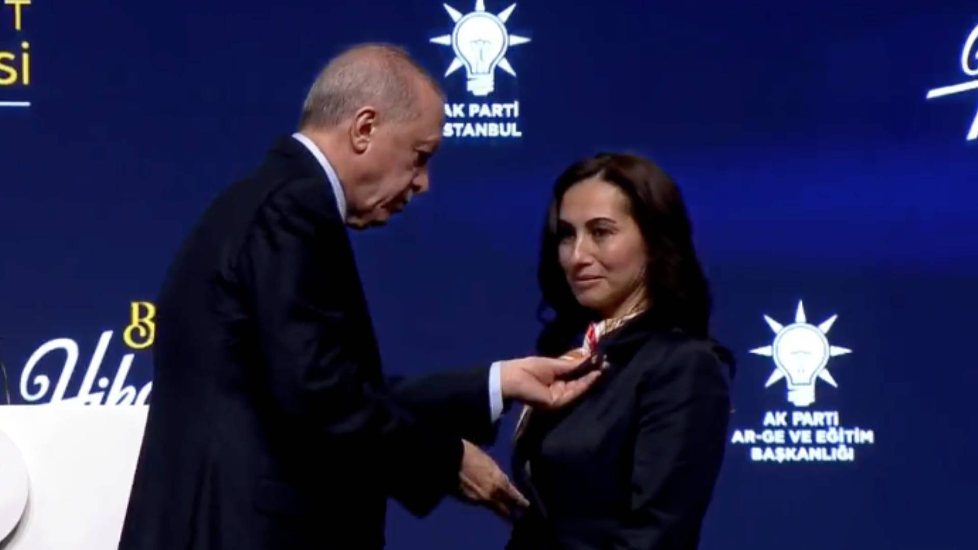 kulis akpye gecen ozlem gurzel hakkinda chp ile imamoglu arasinda fikir ayriligi yasanmis A9lbDVff