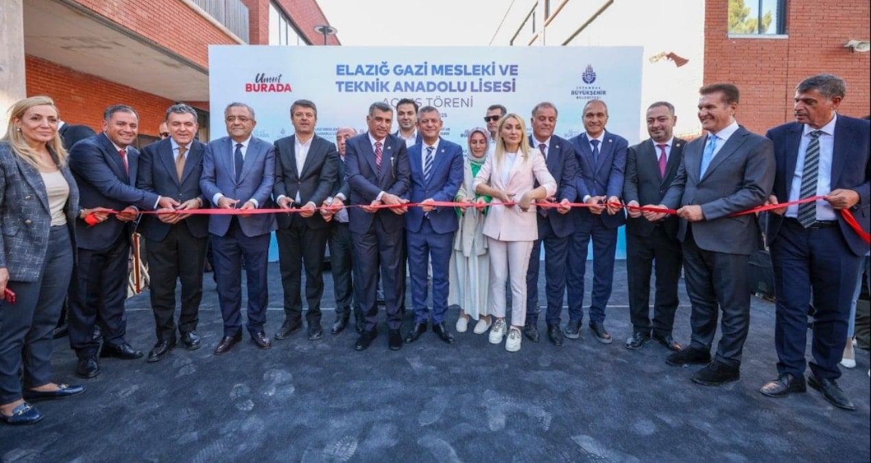 okul acilisina katilmayan valiye yerel basindan tepki Y2TfVVnU