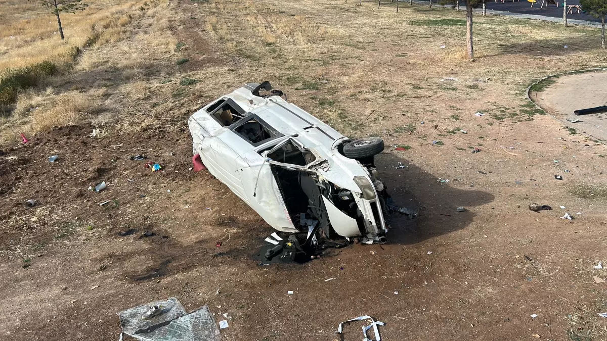 sivasta minibus kazasi 4 yarali bhT4gb8J.jpg