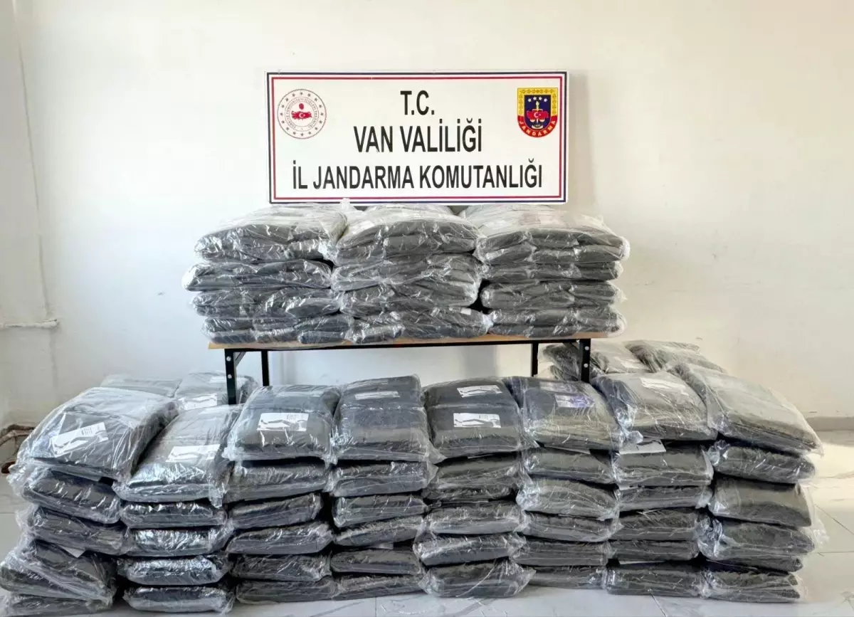 vanda 1 milyon lira degerinde kacak esya ele gecirildi O9A52pqY