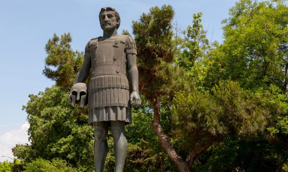 günümüzde hala kullanılan antik savaş taktikleri