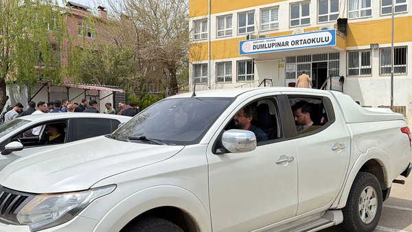 Şanlıurfa’da Okul Müdür Yardımcısına Bıçaklı Saldırı Girişimi Engellendi