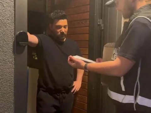 Ahbap Derneği’ne yönelik yürütülen soruşturma kapsamında gözaltına alınan Oğuzhan Uğur, tutuklama talebiyle mahkemeye sevk edildi