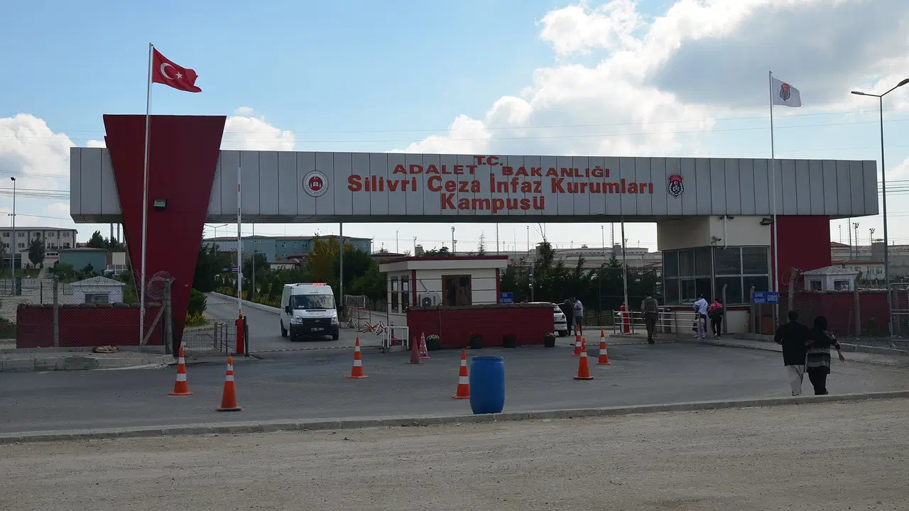 CHP’li Günaydın duyurdu… Silivri’de gece nakilleri: İBB Davası tutukluları sevk ediliyor!