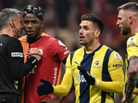Galatasaray fenerbahce derbisinin olayli ismi fifanin kararini duyunca hungur hungur agladi AvSJJfi5
