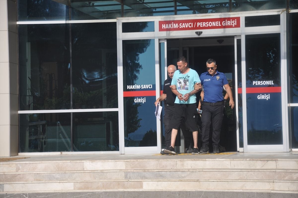İzmir’de iş yerini kundakladığı iddia edilen şüpheli tutuklandı